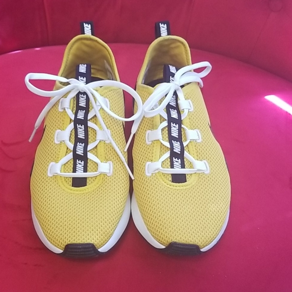 mustard tennis shoes